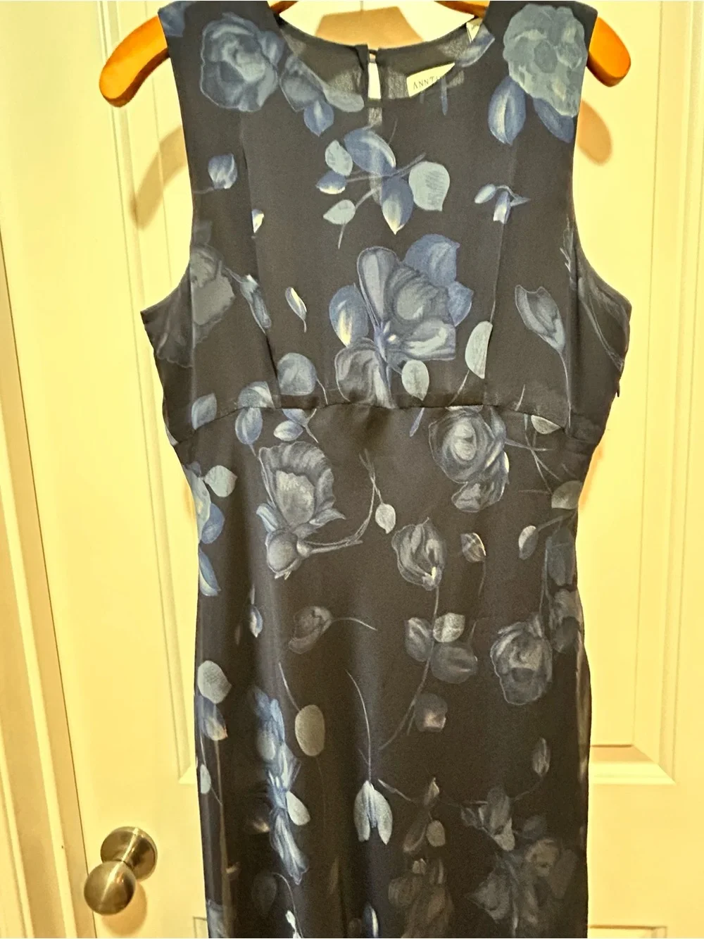 Ann Taylor women’s size 14 Sleeveless Navy Floral Maxi Dress. Like New